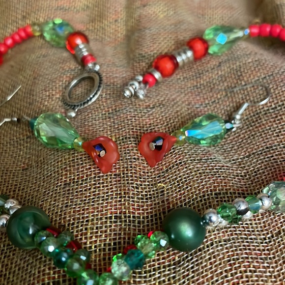 2/25 Handmade Christmas Cactus Inspired Beaded Choker & Earrings Gift Set - Picture 2 of 9